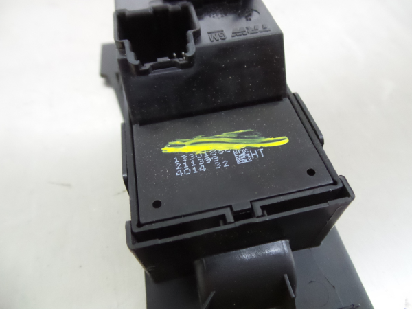 Mando / interruptor elevalunas delantero derecho OPEL Astra J Imagem-2