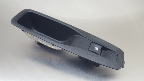 Comando / interruttore alzacristallo posteriore sinistro RENAULT Kadjar (HA_, HL_)