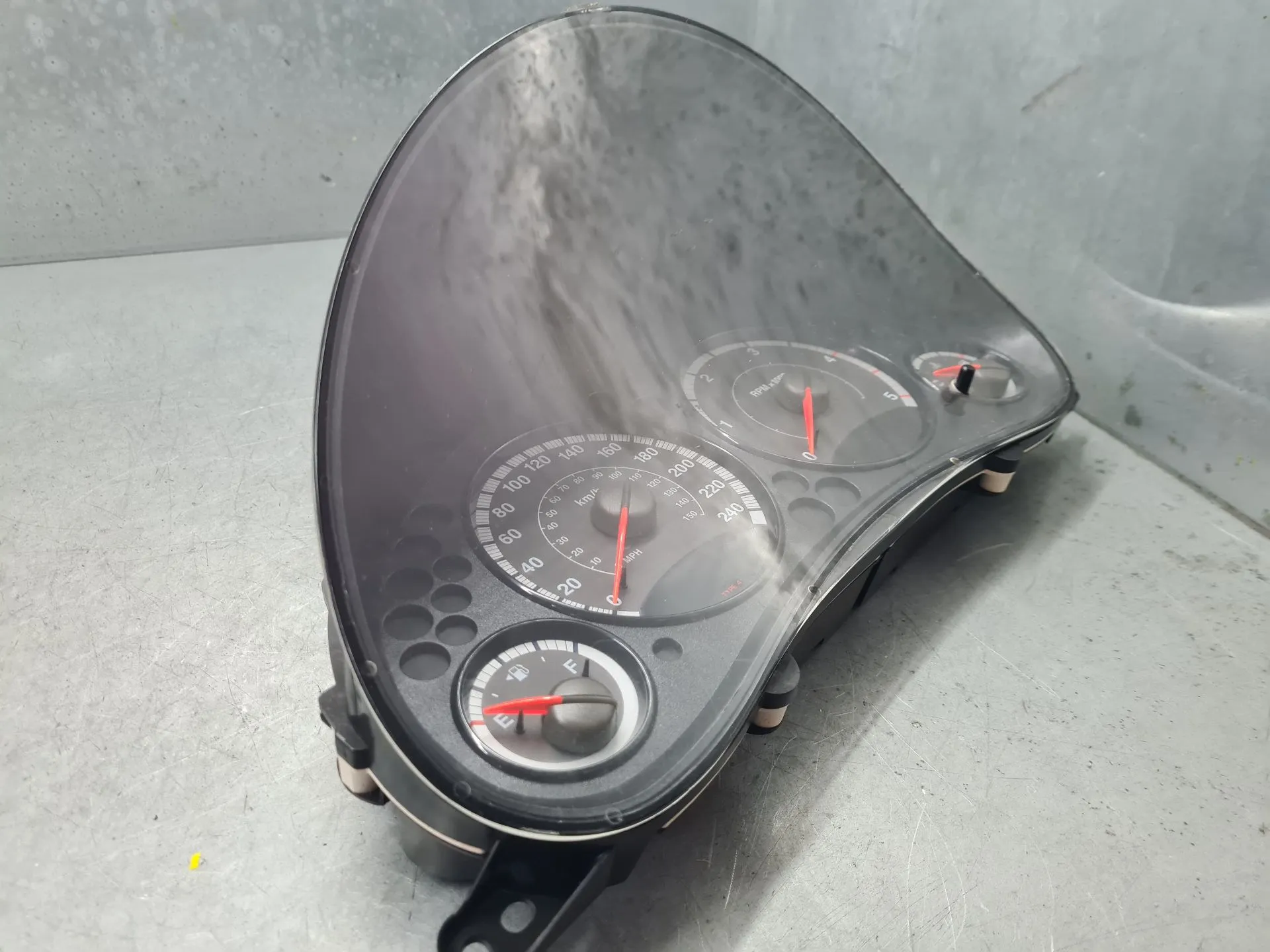 Compteur de vitesse JEEP Cherokee (KJ) Imagem-1