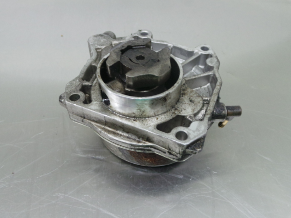 Depressore freni / pompa a vuoto TOYOTA Yaris (_P9_) Imagem-2