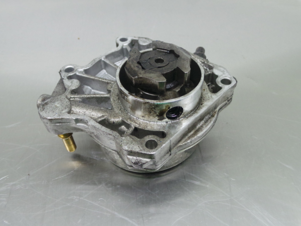 Depressore freni / pompa a vuoto TOYOTA Yaris (_P9_) Imagem-1