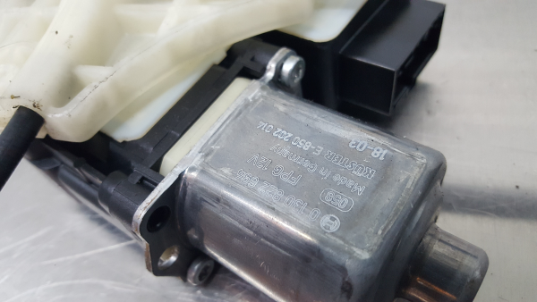 Right rear window regulator SEAT Ibiza V (KJ1) Imagem-3