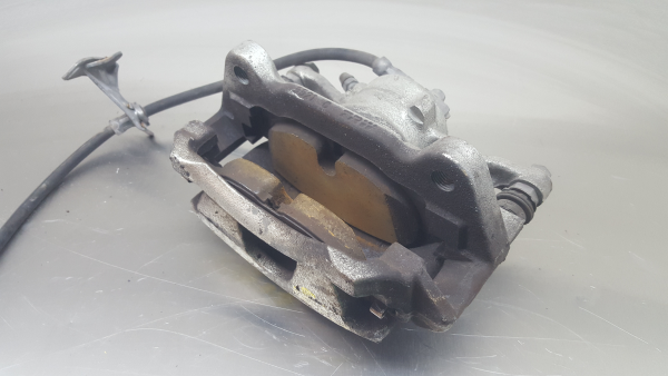 Pinça travão / maxila de travão frente esquerda AUDI A3 Limousine (8VS, 8VM)