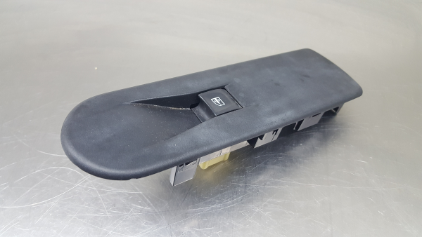 Mando / interruptor elevalunas delantero derecho RENAULT Clio IV (BH_)