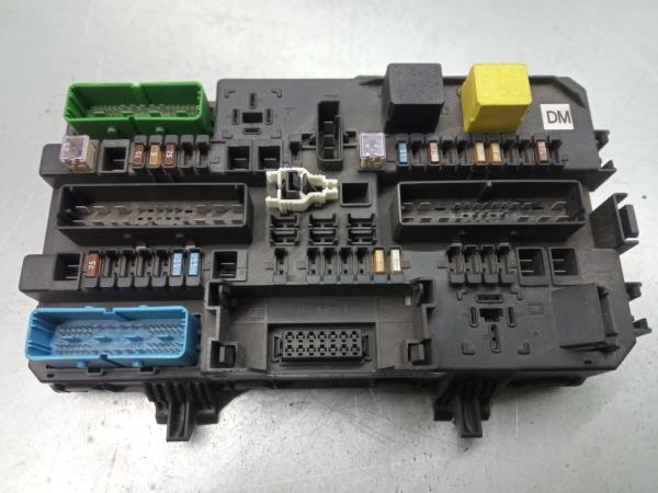 Caixa fusíveis / SAM / BSI OPEL Astra H Caravan (L35) Imagem-1