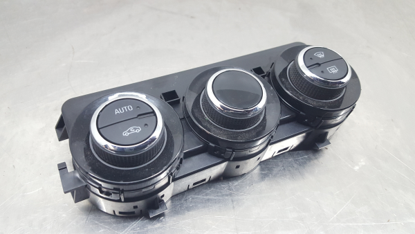Climate control OPEL Corsa E
