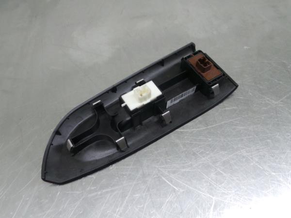 Mando / interruptor elevalunas delantero derecho FIAT 500X (334_) Imagem-1