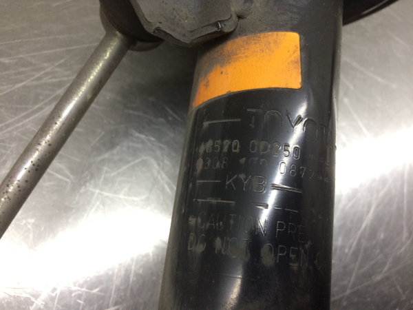Amortiguador Delantero Izquierdo TOYOTA Yaris (_P13_) Imagem-3