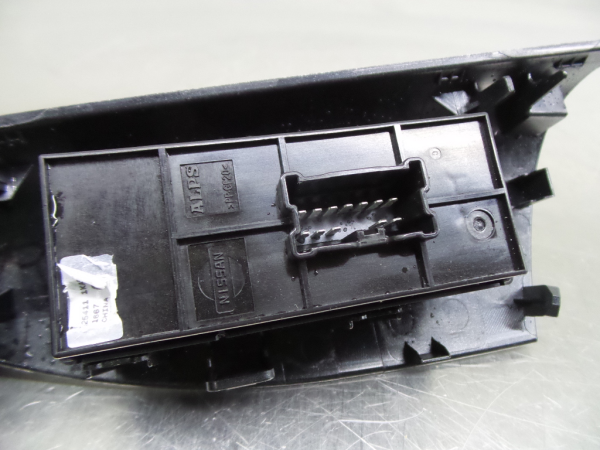 Mando / interruptor elevalunas delantero derecho NISSAN Juke (F15) Imagem-1