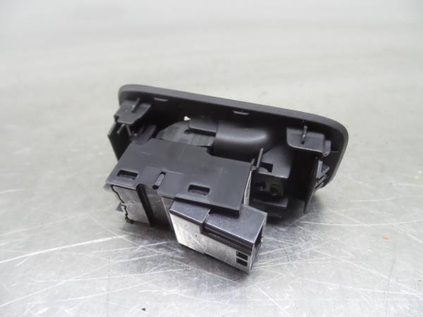 Mando / interruptor elevalunas delantero derecho VOLVO V40 Hatchback Imagem-2