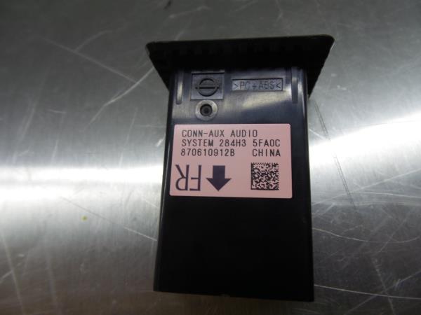 Módulo USB / AUX / IPOD NISSAN Micra V (K14) Imagem-2