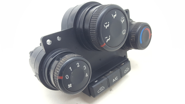 Climate control KIA Carens I (FC) Imagem-1