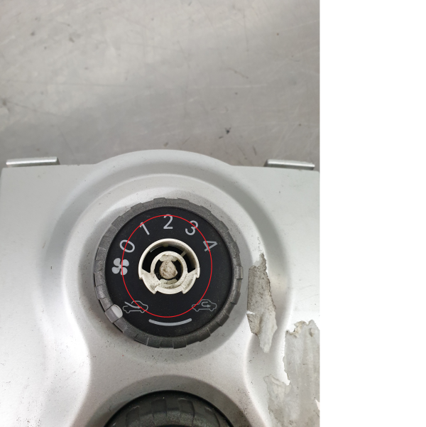 Climate control TOYOTA Yaris (_P9_) Imagem-3