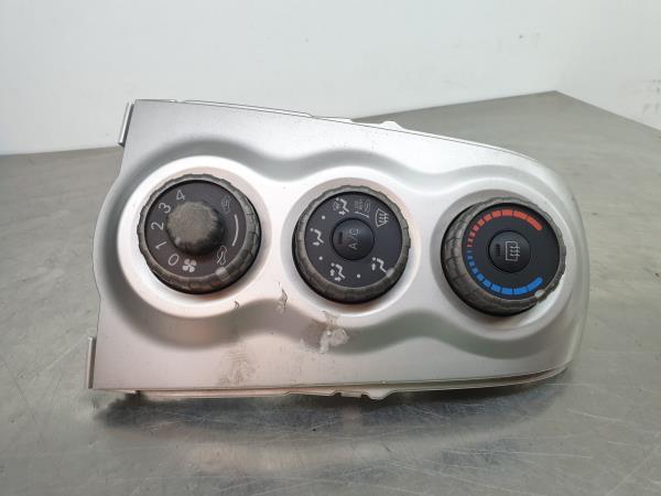 Climate control TOYOTA Yaris (_P9_)