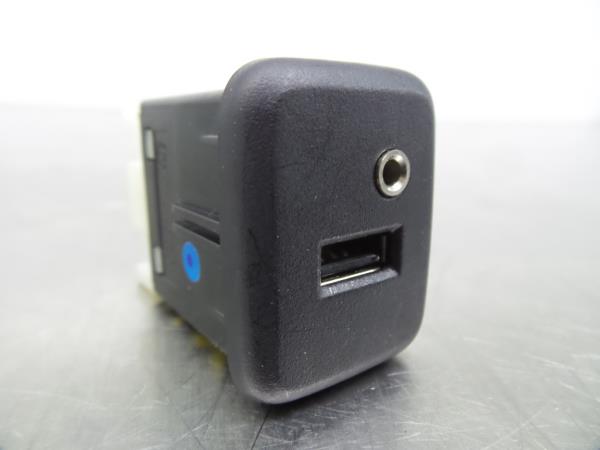 Módulo USB / AUX / IPOD OPEL Karl Imagem-1
