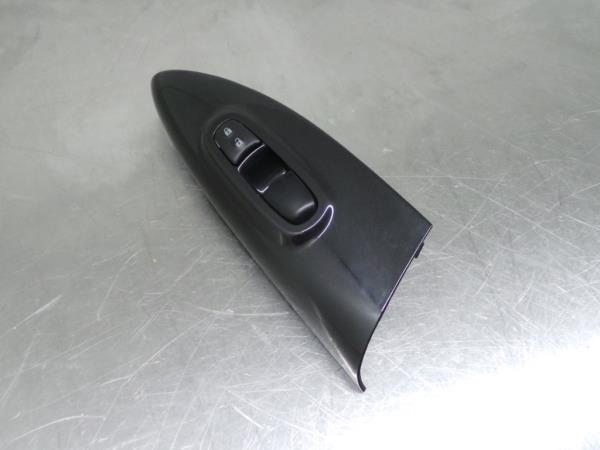 Mando / interruptor elevalunas delantero derecho NISSAN Juke (F15)