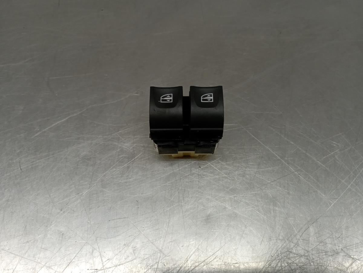 Comando / botão / interruptor vidros frente esquerdo RENAULT Captur (J5_)