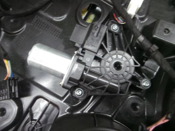 Elevador vidros trás esquerdo MERCEDES-BENZ Classe A (W176) Imagem-2