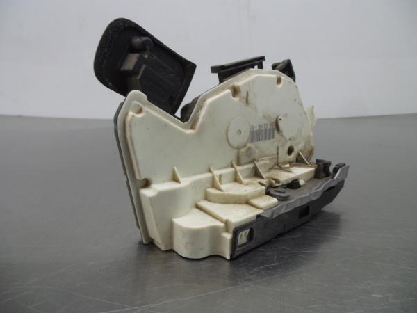 Cerradura / cierre puerta trasera derecha VOLKSWAGEN Polo (6R, 6C)