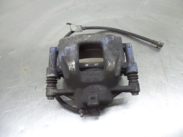 Pinça travão / maxila de travão frente esquerda TOYOTA Auris Hatchback (_E18_)