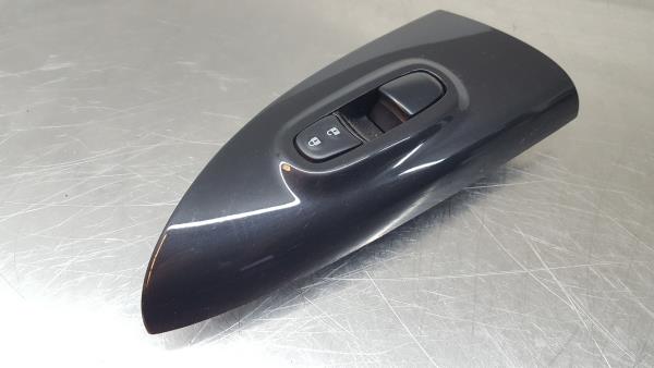 Mando / interruptor elevalunas delantero derecho NISSAN Juke (F15)