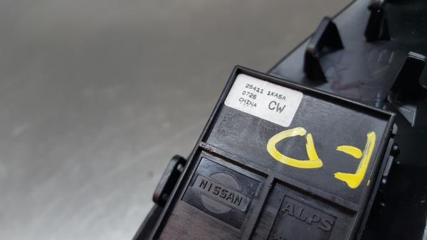 Mando / interruptor elevalunas delantero derecho NISSAN Juke (F15) Imagem-1
