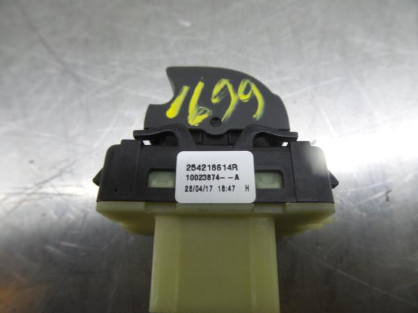 Mando / interruptor elevalunas delantero derecho RENAULT Clio IV Grandtour (KH_) Imagem-3