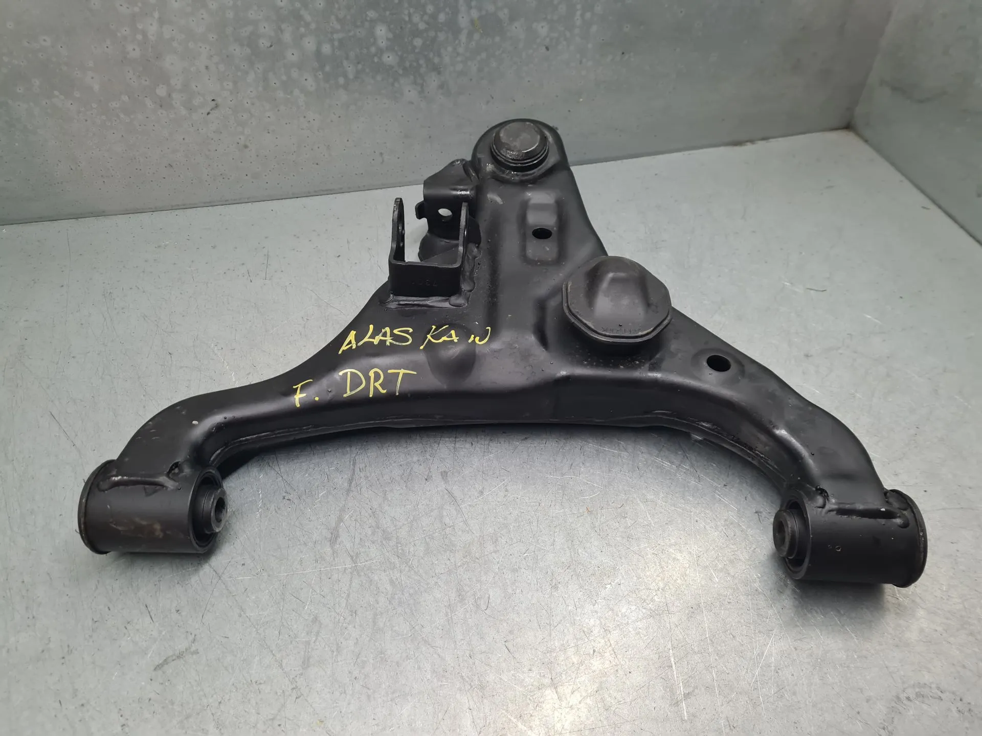 Braccio di sospensione anteriore destra RENAULT Alaskan