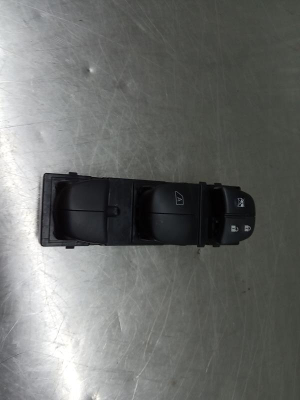 Mando / interruptor elevalunas delantero izquierdo RENAULT Alaskan
