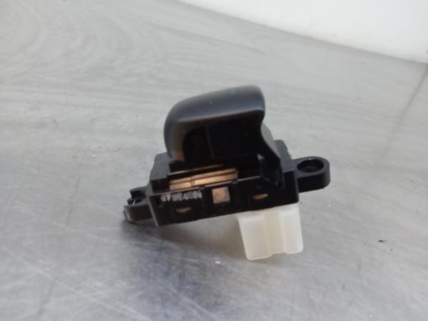 Mando / interruptor elevalunas trasero derecho RENAULT Alaskan Imagem-1