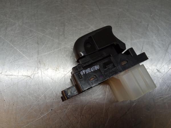 Mando / interruptor elevalunas trasero derecho RENAULT Alaskan Imagem-3