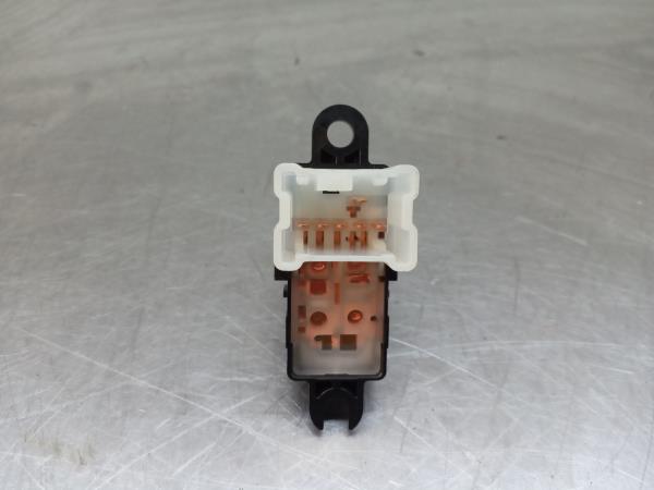 Mando / interruptor elevalunas trasero derecho RENAULT Alaskan Imagem-2