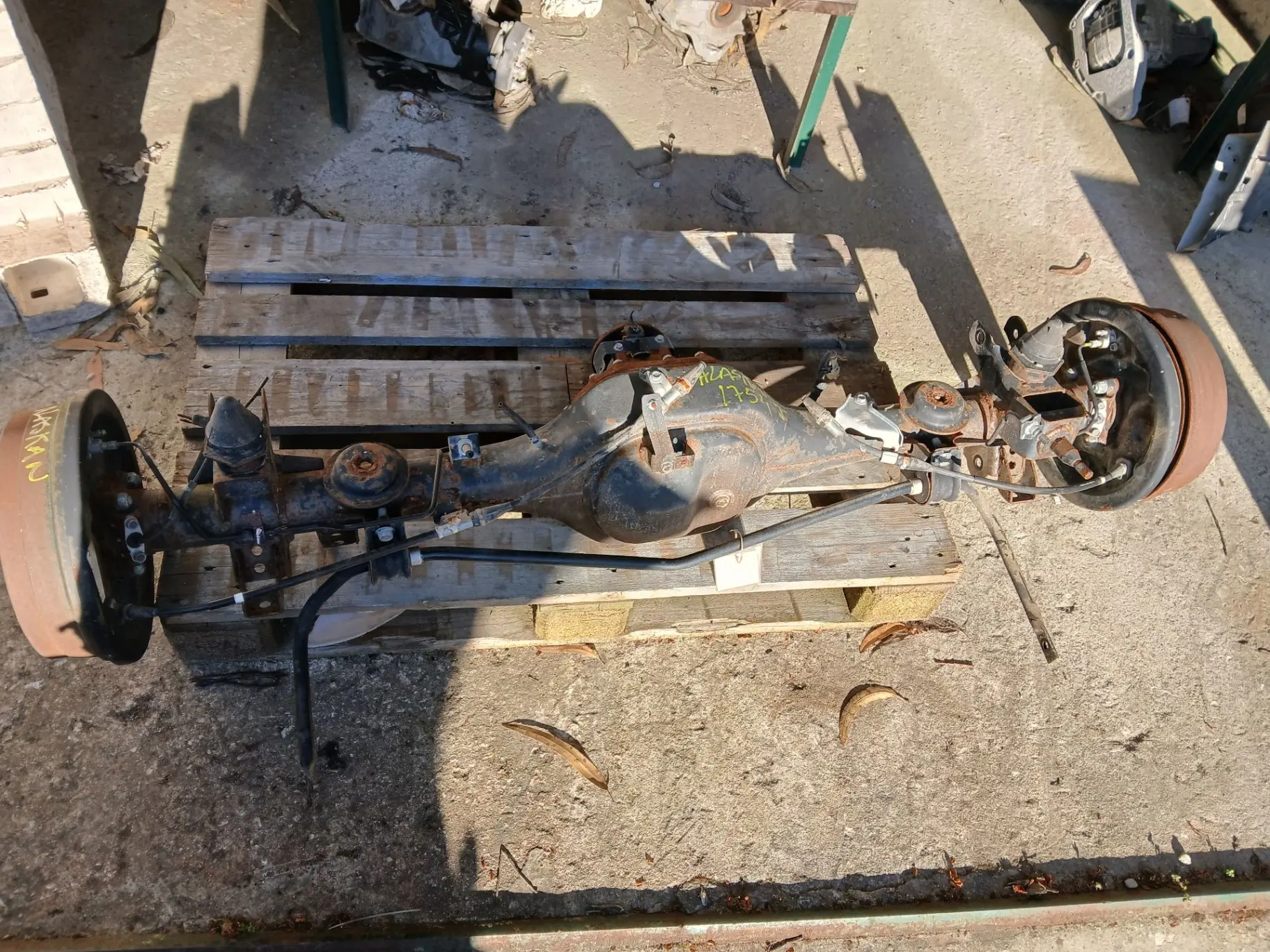 Essieu arrière à tambours RENAULT Alaskan