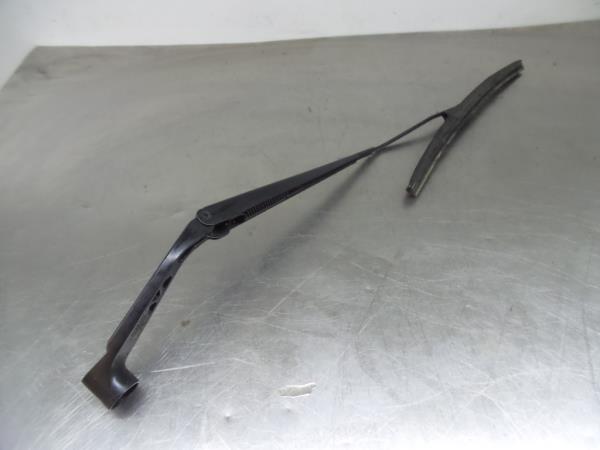 Brazo de limpiaparabrisas delantero derecho RENAULT Alaskan