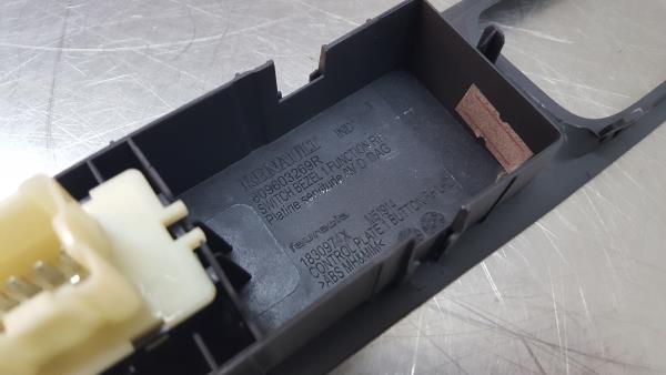 Mando / interruptor elevalunas delantero derecho RENAULT Captur (J5_) Imagem-4