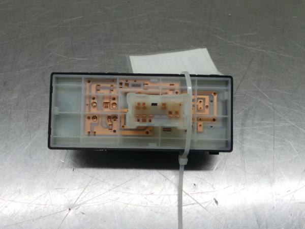 Mando / interruptor elevalunas delantero derecho NISSAN Micra V (K14) Imagem-1