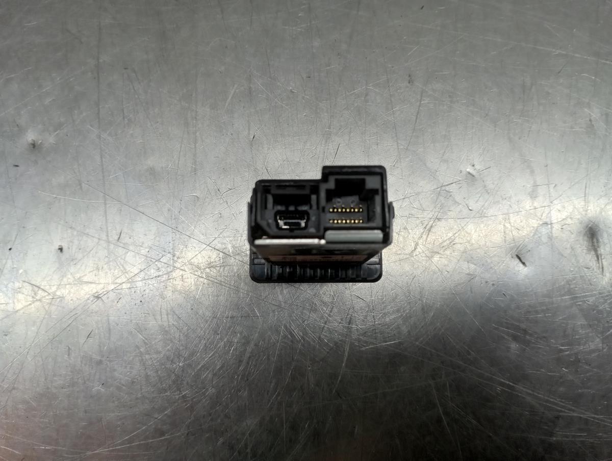 Módulo USB / AUX / IPOD NISSAN Micra V (K14) Imagem-2