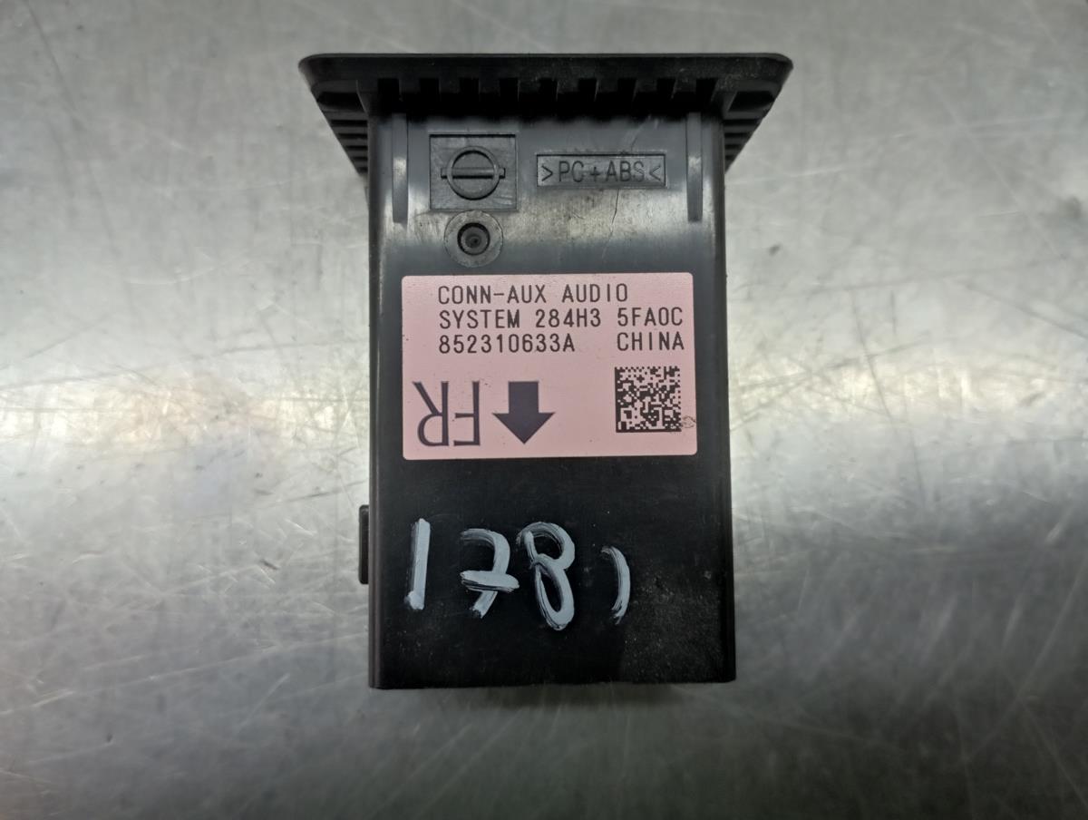 Módulo USB / AUX / IPOD NISSAN Micra V (K14) Imagem-3