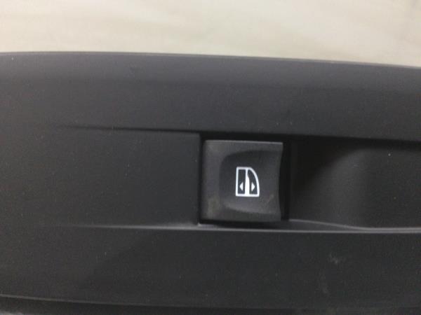 Mando / interruptor elevalunas delantero derecho RENAULT Kadjar (HA_, HL_) Imagem-1