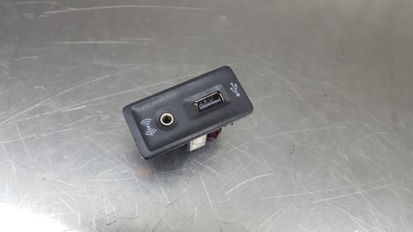 Módulo USB / AUX / IPOD VOLKSWAGEN Golf VII (5G1, BQ1, BE1, BE2)