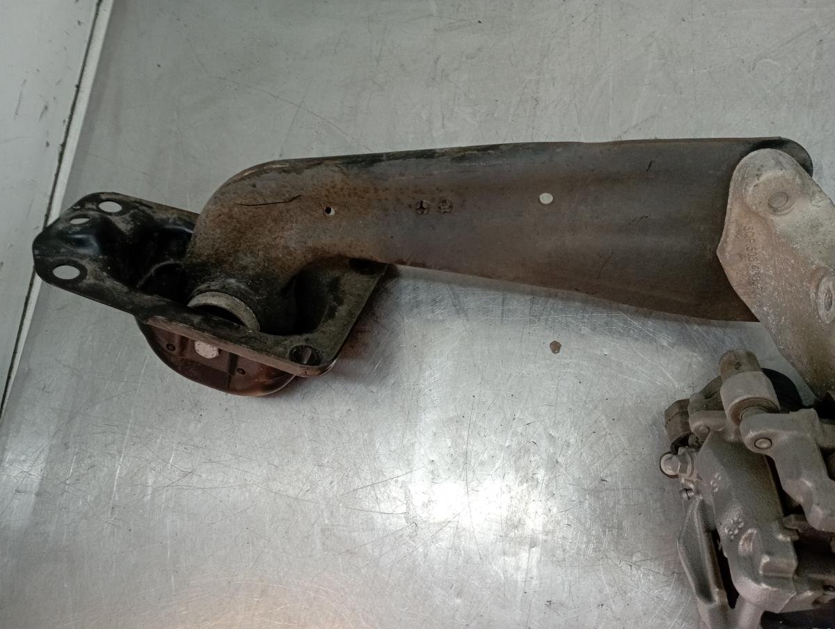 Brazo suspensión trasero derecho AUDI Q3 (F3B)