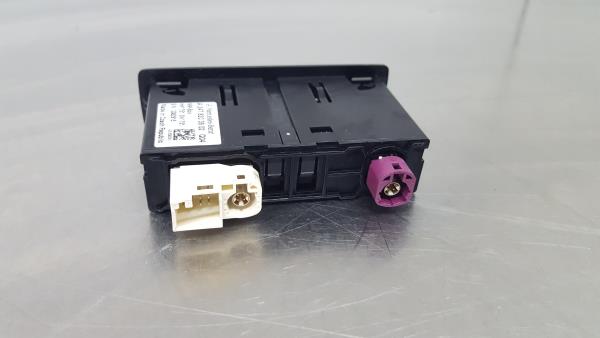 Módulo USB / AUX / IPOD MERCEDES-BENZ Classe A (W177) Imagem-1