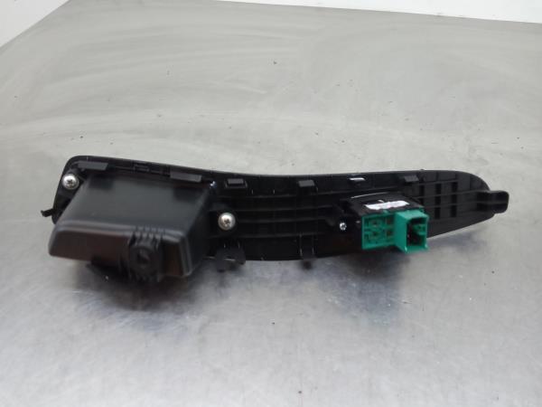Mando / interruptor elevalunas delantero derecho HYUNDAI i20 (GB) Imagem-1