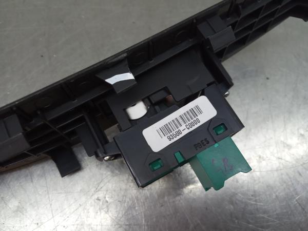 Mando / interruptor elevalunas delantero derecho HYUNDAI i20 (GB) Imagem-2