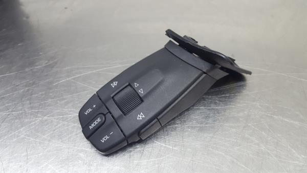 Leva della radio SEAT Ibiza IV (6J5, 6P1)
