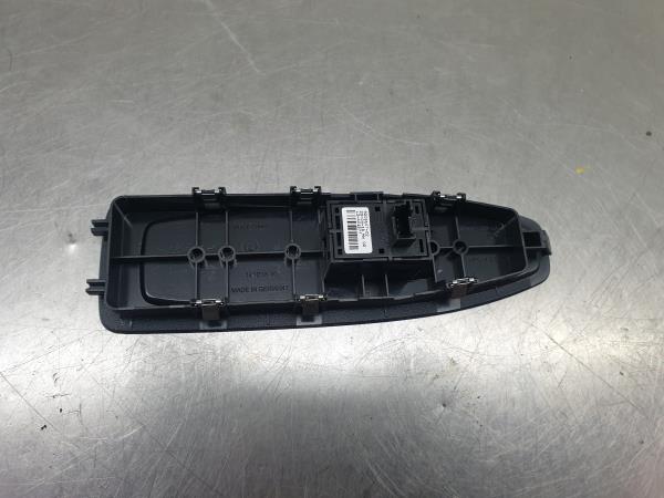 Mando / interruptor elevalunas delantero derecho BMW 1 (F20) Imagem-1