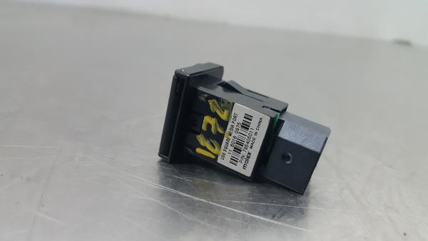 Módulo USB / AUX / IPOD NISSAN NV200/Evalia Combi (M20)