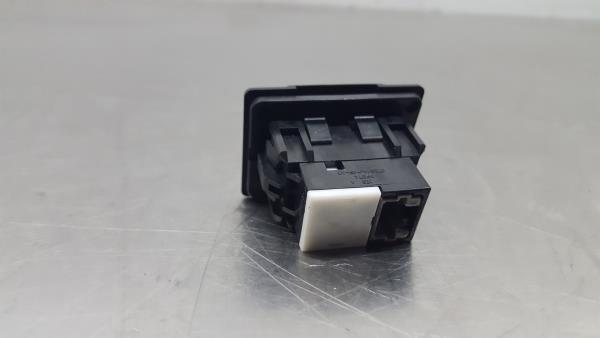 Módulo USB / AUX / IPOD NISSAN NV200/Evalia Combi (M20)