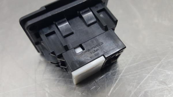 Módulo USB / AUX / IPOD NISSAN NV200/Evalia Combi (M20) Imagem-1