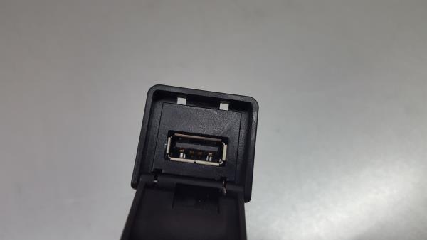 Módulo USB / AUX / IPOD NISSAN NV200/Evalia Combi (M20)